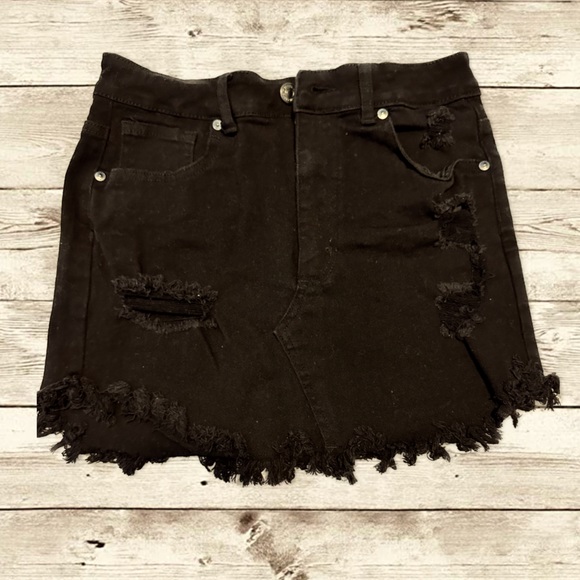 Forever 21, Raw Hem Distressed Denim Skirt, Size M - Picture 2 of 5